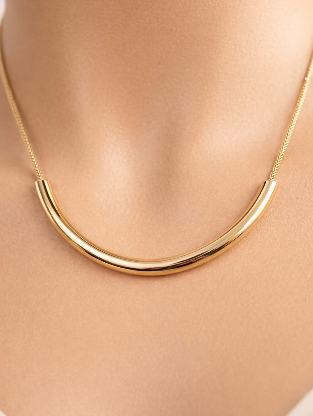 Gold Curved Bar Necklace – Minimalist Women’s Fashion Statement 18-inch Jewelry
